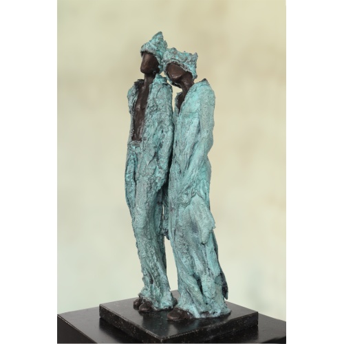 leaning-briefly-kieta-nuij-beelden-in-brons-2